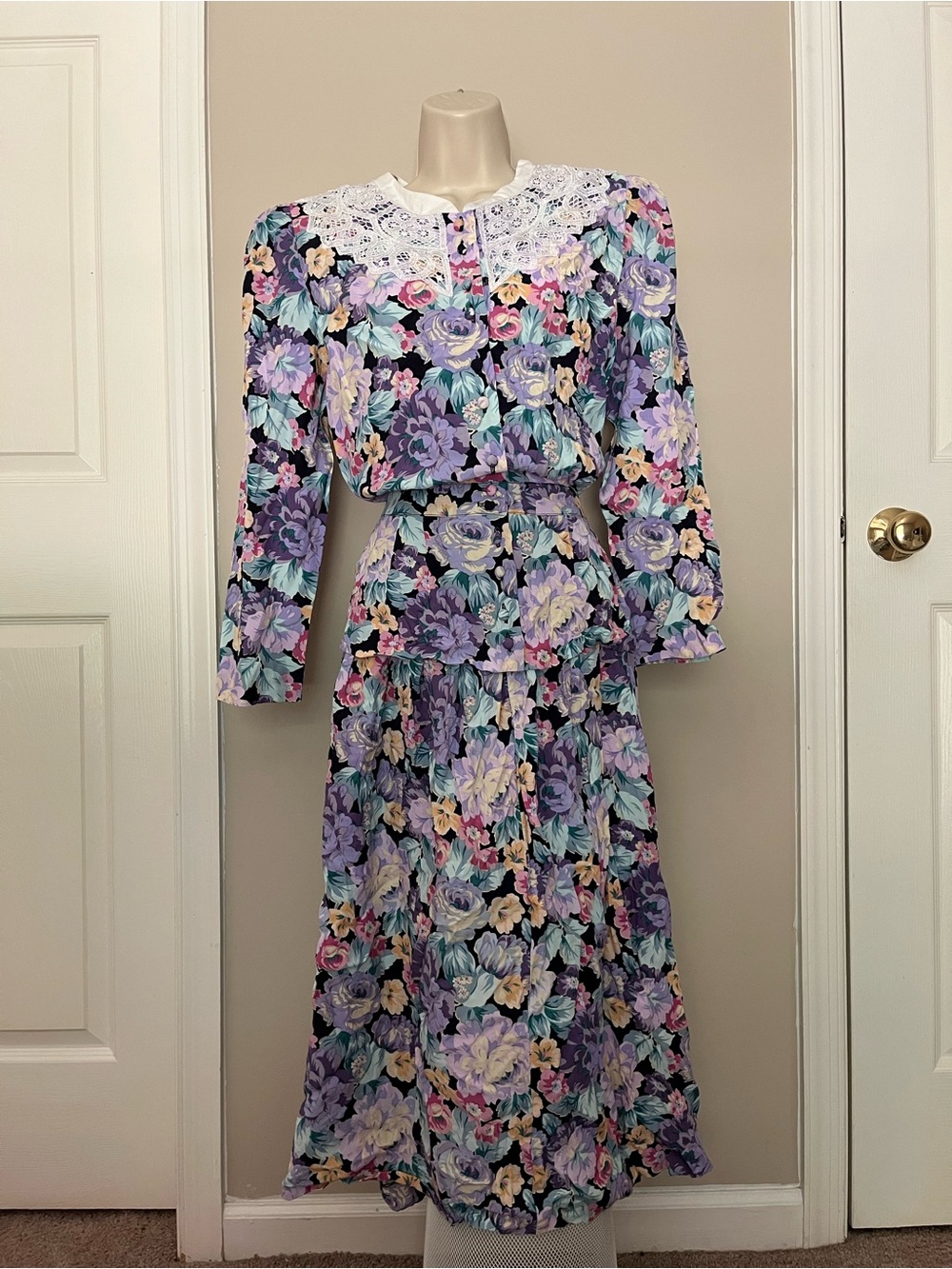 Karin Stevens purple floral dress with lace top and elastic waist vintage 1980s